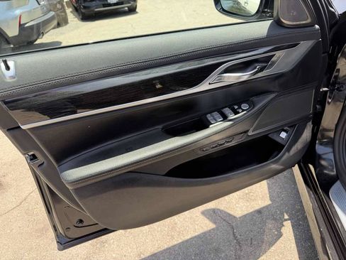 Used 2020 BMW 740i w/ M Sport Package RWD image 10