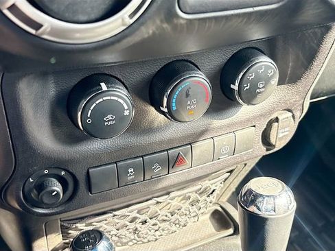 Used 2016 Jeep Wrangler Unlimited Sahara w/ Connectivity Group image 30