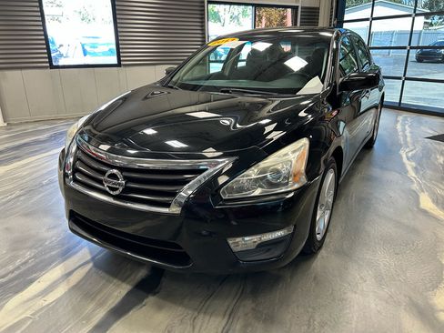 Used 2013 Nissan Altima 2.5 SV FWD image 2