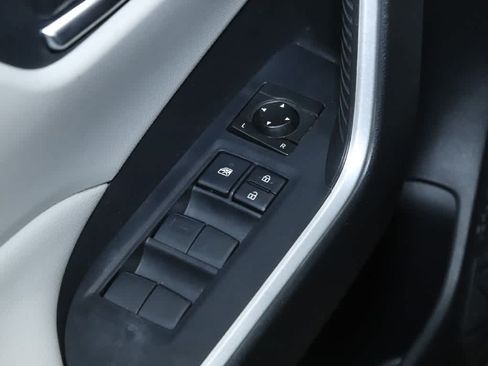 Used 2019 Toyota RAV4 XLE w/ Convenience Package FWD image 16
