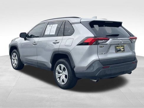 Used 2021 Toyota RAV4 LE FWD image 5