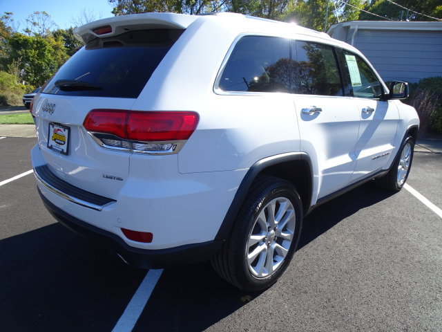 Used 2017 Jeep Grand Cherokee Limited AWD/4WD image 26