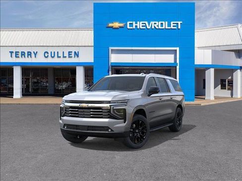 New 2026 Chevrolet Suburban Premier image 8