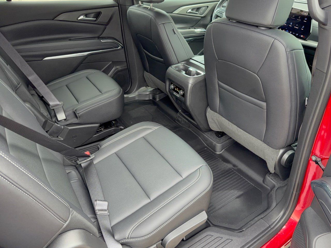 Used 2025 Chevrolet Traverse LT w/ LPO, Floor Liner Package FWD image 29
