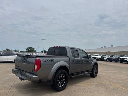 Certified 2020 Nissan Frontier SV w/ Midnight Edition Floor Mats RWD image 21