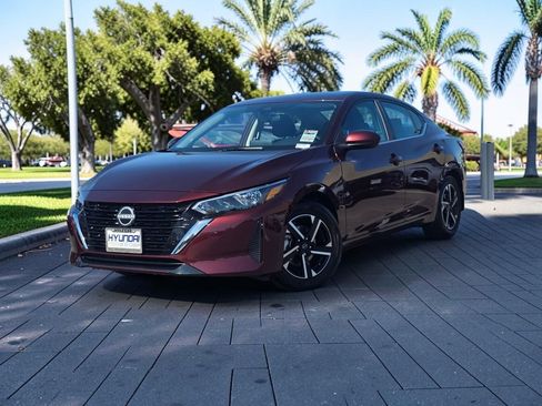 Used 2025 Nissan Sentra SV FWD image 2