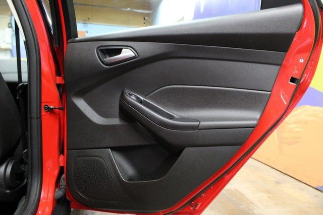 Used 2016 Ford Focus SE w/ SE Winter Package FWD image 11