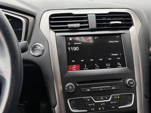 Used 2017 Ford Fusion SE FWD image 14
