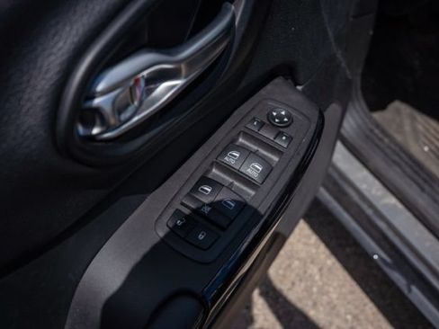 Used 2023 Jeep Cherokee Altitude Lux AWD/4WD image 13