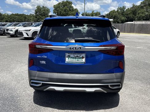 Used 2022 Kia Seltos EX AWD/4WD image 4