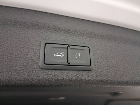 Used 2025 Audi Q3 2.0T Premium w/ Convenience Package image 29