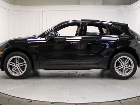 Certified 2025 Porsche Macan image 2