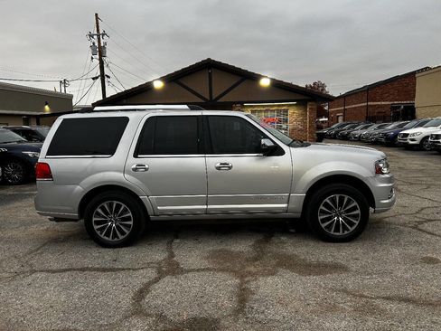 Used 2015 Lincoln Navigator Base 4x2 4dr SUV image 4