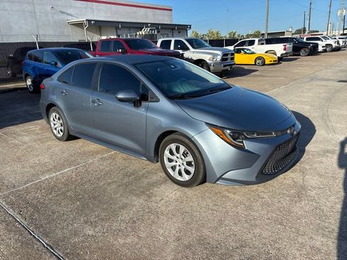 Used 2020 Toyota Corolla LE FWD image 3