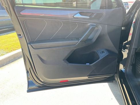 Used 2024 Volkswagen Tiguan SE image 13