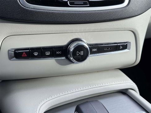 Certified 2024 Volvo XC90 B5 Core w/ Protection Package Premier image 28