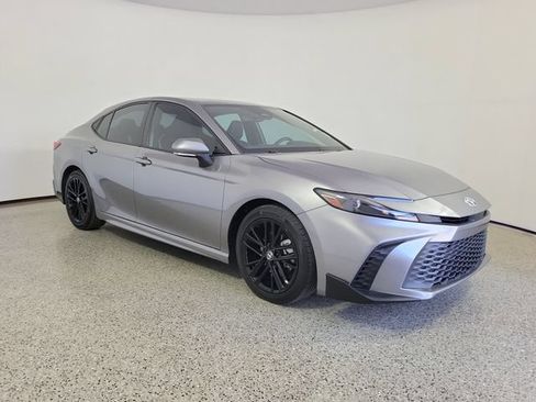 Used 2025 Toyota Camry SE w/ Convenience Package FWD image 4