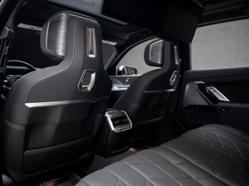 Used 2024 BMW i7 eDrive50 w/ M Sport Package image 66