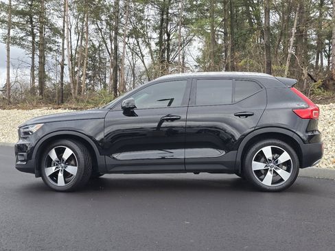 Used 2021 Volvo XC40 T5 Momentum w/ Premium Package image 3
