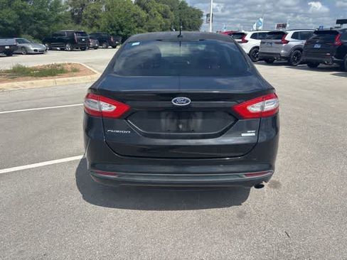 Used 2013 Ford Fusion SE FWD image 4