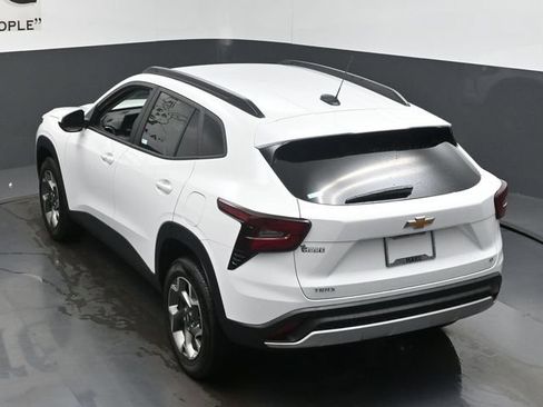 Used 2025 Chevrolet Trax LT w/ Driver Confidence Package FWD image 19