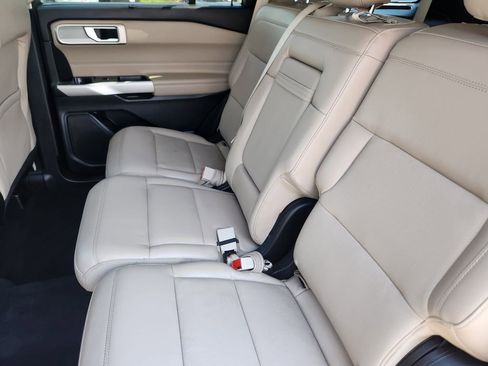 Used 2022 Ford Explorer Limited w/ Equipment Group 301A image 10