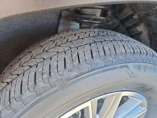 Used 2023 Chevrolet Traverse LT FWD image 28
