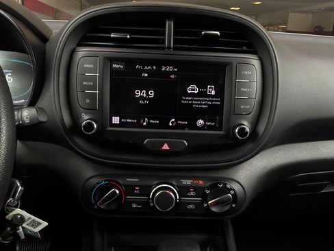 Used 2025 Kia Soul LX w/ LX Technology Package FWD image 24