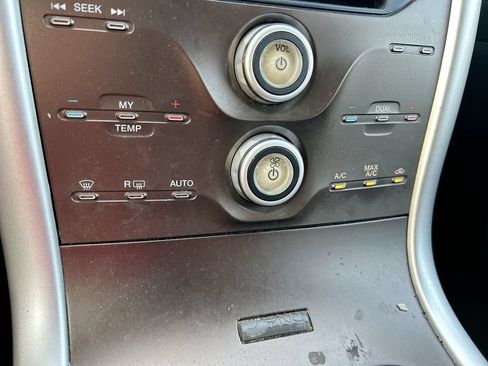 Used 2012 Ford Edge SEL FWD image 23