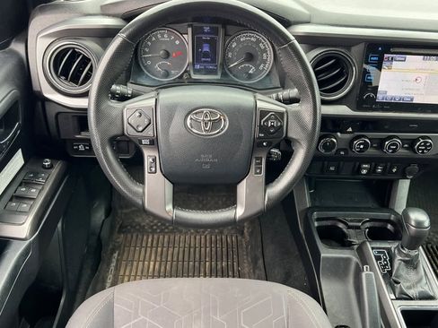 Used 2018 Toyota Tacoma TRD Off-Road image 14