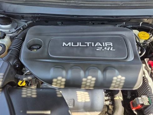 Used 2016 Jeep Cherokee Latitude w/ Safety/Convenience Group AWD/4WD image 23