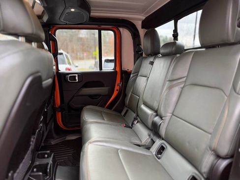 Used 2025 Jeep Gladiator Mojave w/ Safety Group image 6