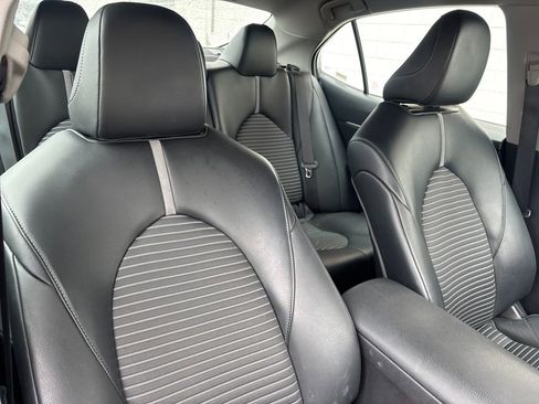 Used 2021 Toyota Camry SE image 16
