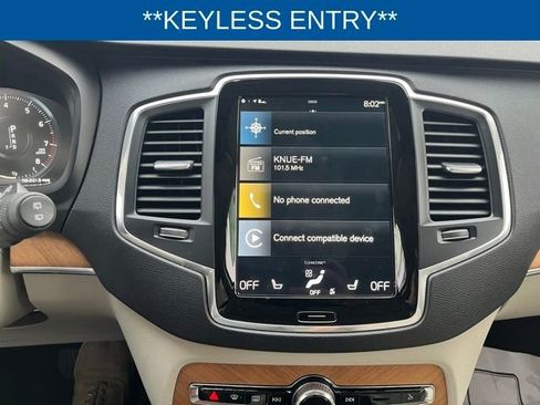 Used 2022 Volvo XC90 T6 Momentum w/ Climate Package image 10
