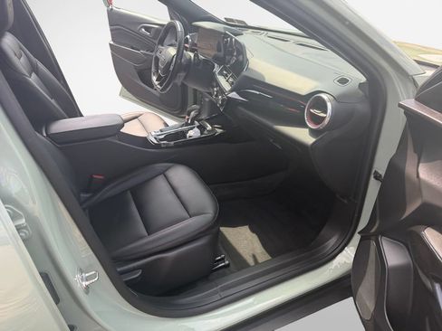 Used 2024 Chevrolet Trax RS w/ Sunroof Package FWD image 26