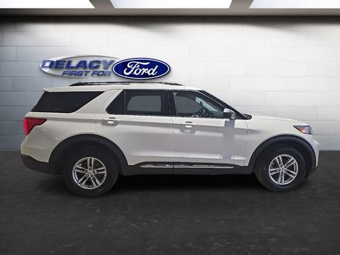 Used 2022 Ford Explorer XLT w/ Equipment Group 202A image 6