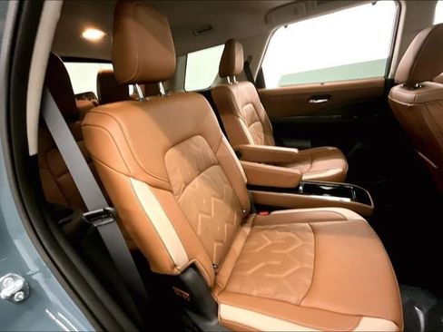 New 2026 Nissan Pathfinder Platinum image 35