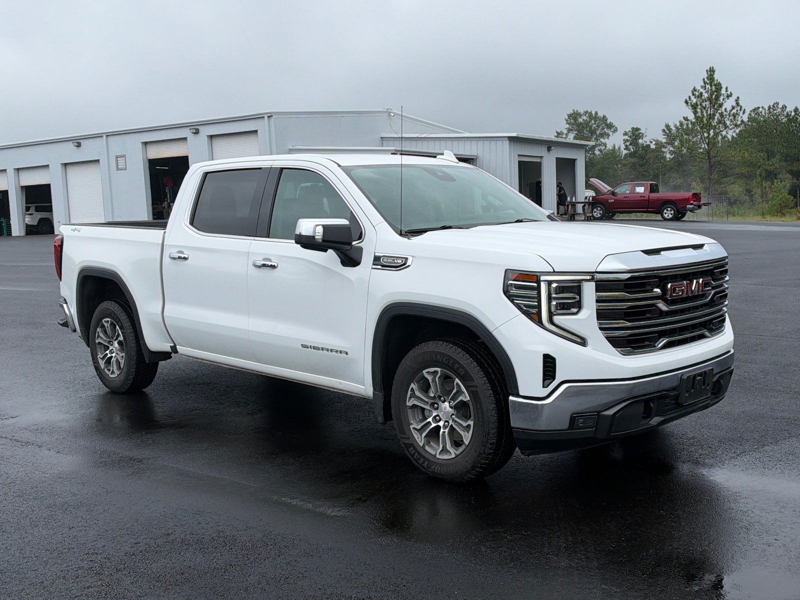 Used 2025 GMC Sierra 1500 SLT AWD/4WD image 3