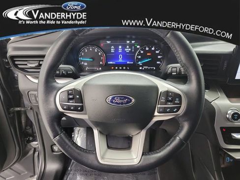 Used 2022 Ford Explorer XLT image 23