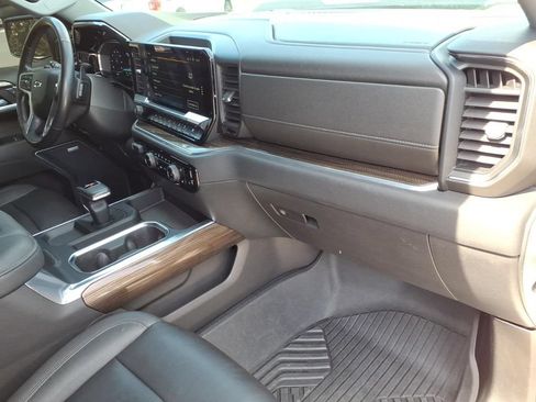 Used 2022 Chevrolet Silverado 1500 LT Trail Boss w/ LT Trail Boss Premium Package AWD/4WD image 11