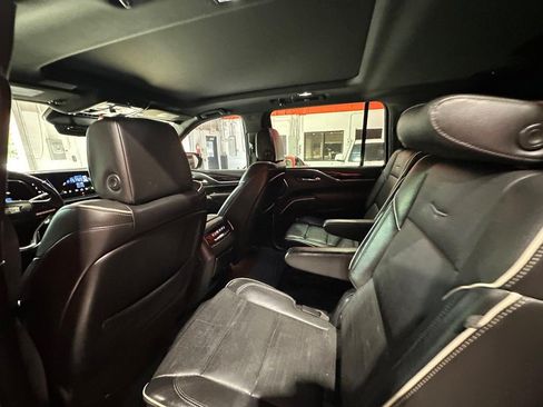 Used 2021 Cadillac Escalade ESV Sport AWD/4WD image 9