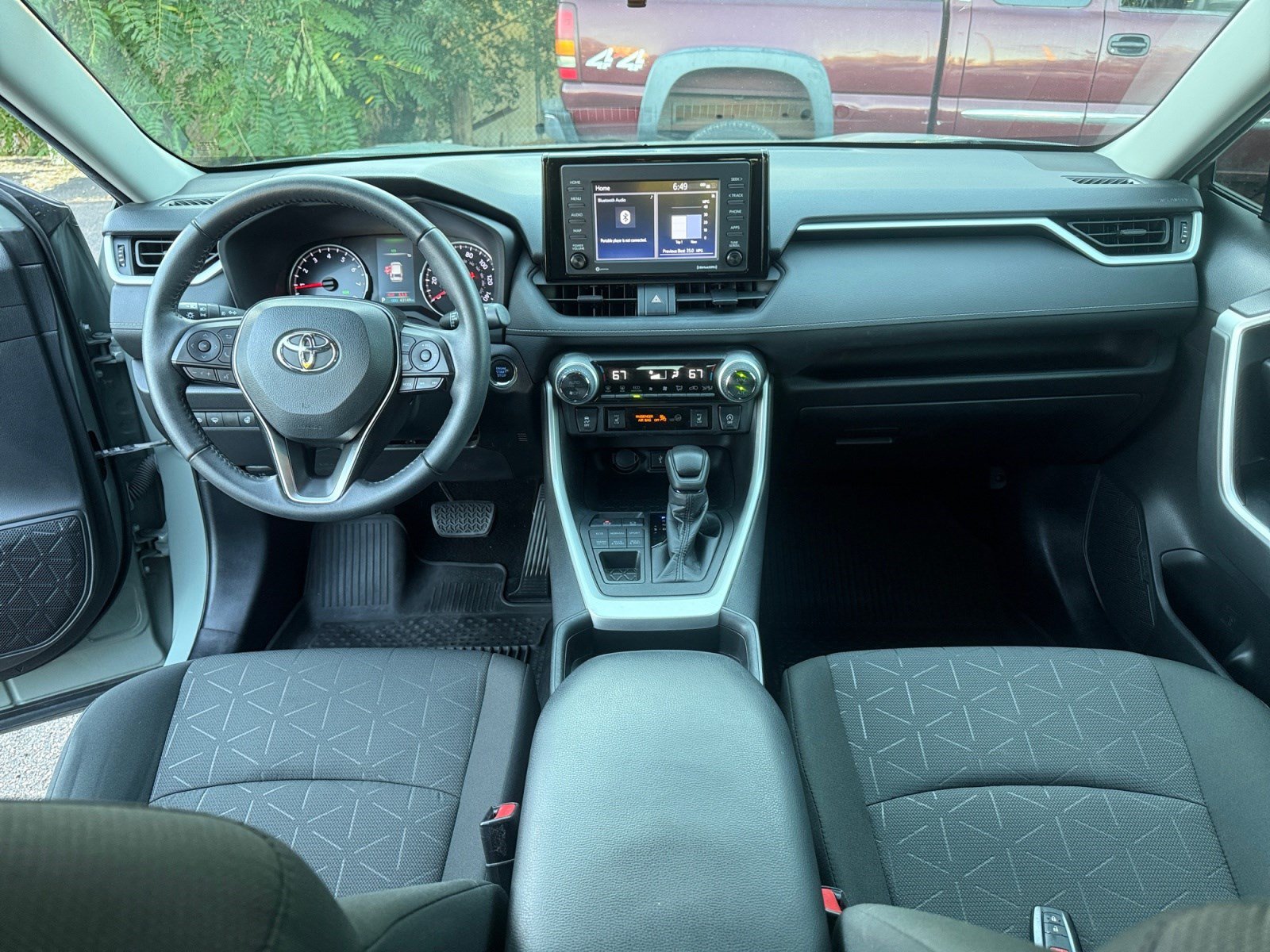 Used 2021 Toyota RAV4 XLE w/ XLE Grade Weather Package AWD/4WD image 19