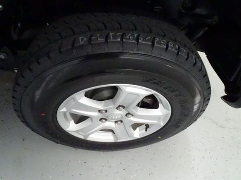 Certified 2022 Jeep Wrangler Unlimited Sport w/ Sun And Sound Package image 28