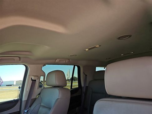 Used 2019 Chevrolet Tahoe LT w/ Luxury Package image 21