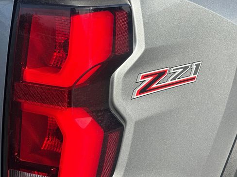 Used 2024 Chevrolet Colorado Z71 w/ Z71 Convenience Package 2 AWD/4WD image 48