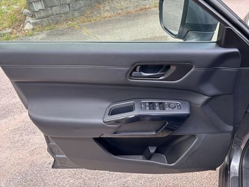 Used 2025 Nissan Pathfinder SV AWD/4WD image 15