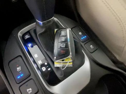 Used 2017 Hyundai Santa Fe Sport w/ 2.4L Tech Package 04 AWD/4WD image 28