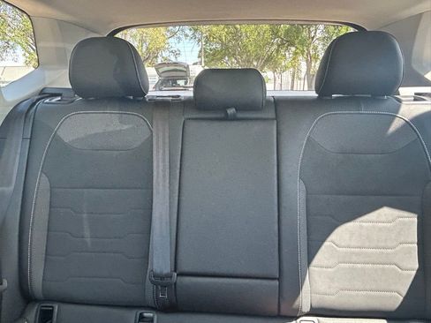 Certified 2025 Volkswagen Taos SE w/ Panoramic Sunroof Package FWD image 12