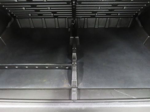 Used 2019 Chevrolet Suburban Premier image 36