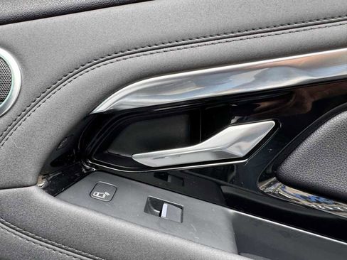 Used 2020 Land Rover Range Rover Evoque SE image 40